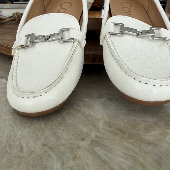 Calvin Klein white slip on loafers silver hardware NWOT 6.5 - Picture 4 of 9